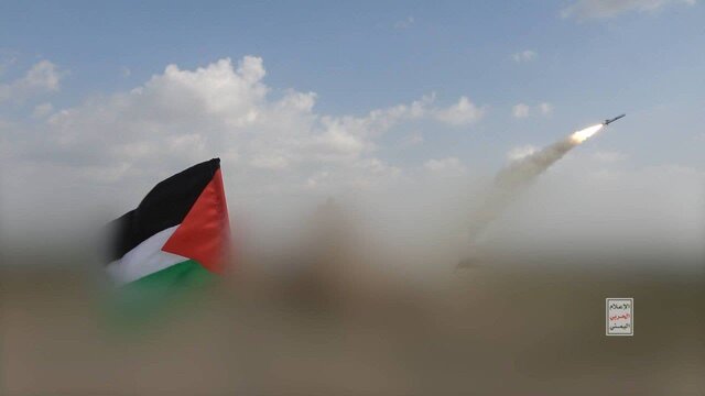 انصارالله یمن لحظه شلیک پهپادها و موشکها به عمق اراضی اشغالی را منتشر کرد