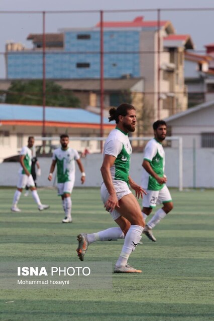 پرواز شیرین عقابها مقابل صدرنشین در آشیانه