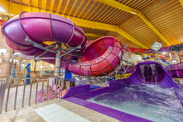 یک روز کامل تفریح در موجهای آبی مشهد فقط با ۱۵۰ هزار تومان