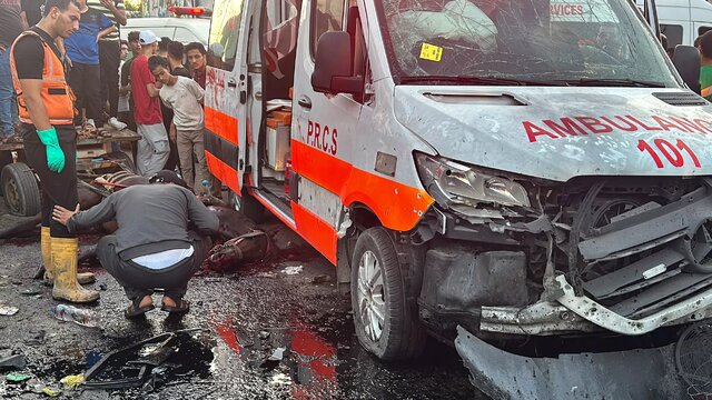 جزئیات حمله اشغالگران به کاروان آمبولانسها در غزه جزئیات حمله اشغالگران به کاروان آمبولانسها در غزه