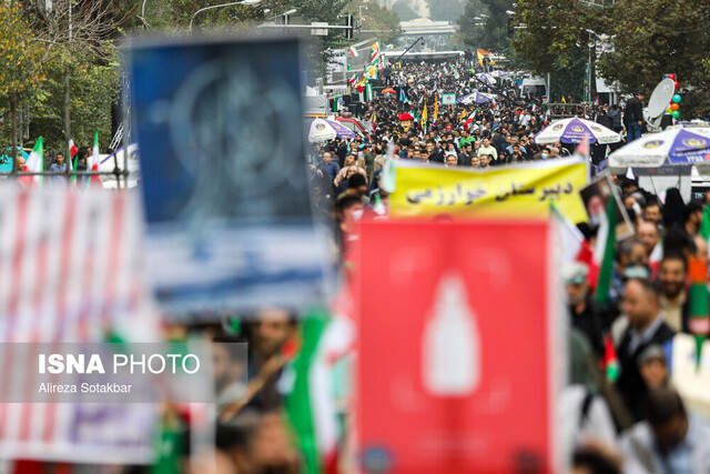 راهپیمایی ۱۳ آبان در بندرعباس با حضور پررنگ نسل جدید برگزار شد