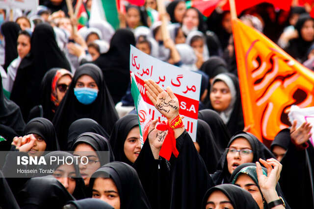 حضور در راهپیمایی ۱۳ آبان بیانگر هوشیاری ملت ایران است حضور در راهپیمایی ۱۳ آبان بیانگر هوشیاری ملت ایران است