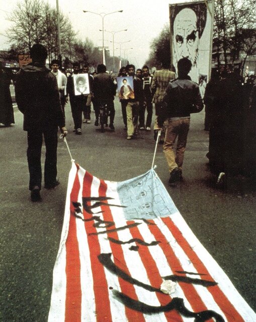 سه قاب از دومینوی زوال استکبار  سه قاب از دومینوی زوال استکبار