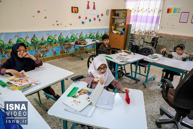 ویدیو/ این دانش آموزان هم میتوانند آینده روشنی داشته باشند ویدیو/ این دانش آموزان هم میتوانند آینده روشنی داشته باشند