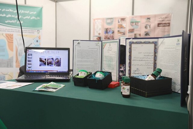 عکس تزئینی و آرشیوی است رونمایی از ۱۱ محصول حوزه داروهای گیاهی و فرآوردههای طبیعی با حضور وزیر بهداشت