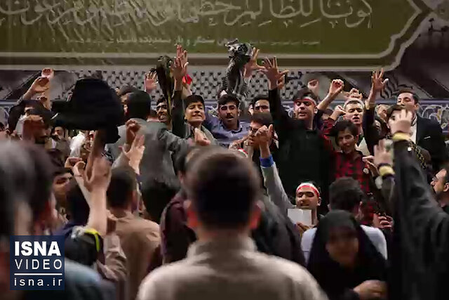 ویدیو/ صحنههایی جالب و دیدنی از حضور دانشآموزان در حسینیه امام خمینی (ره) ویدیو/ صحنههایی جالب و دیدنی از حضور دانشآموزان در حسینیه امام خمینی (ره)