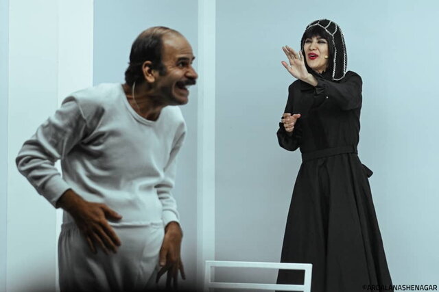 چشم این بازیگر پس از اجرا تار میشود