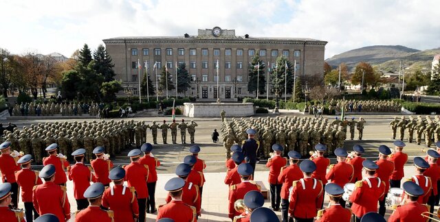 حضور علیاف در رژه نظامی مرکز قرهباغ حضور علیاف در رژه نظامی مرکز قرهباغ