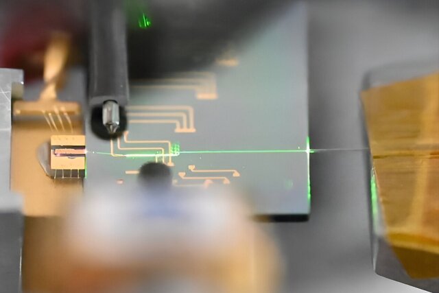 عکس تزئینی است آنالیز عناصر فلزی و غیرفلزی نمونهها با تجهیزات لیزری فناوران کشور