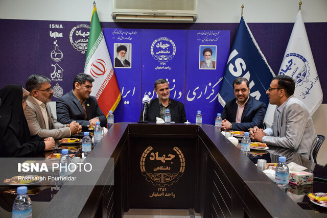 اتباعِ بیگانه فاقد مجوز اخراج میشوند / درباره حضور بانوان در ورزشگاهها عوامفریبی نکنیم