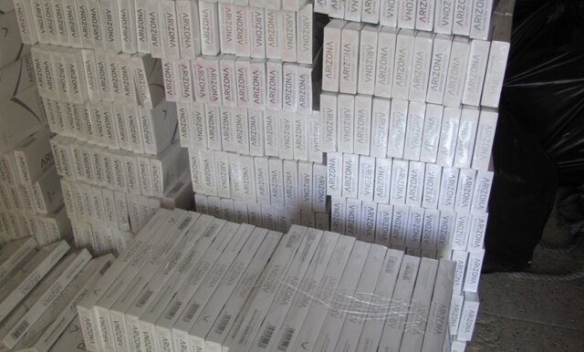 عکس آرشیوی است کشف ۴.۵ میلیون نخ سیگار قاچاق از انباری در تهران