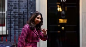 وزیر کشور انگلیس برکنار، وزیر خارجه جایگزین او شد