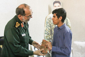 دیدار با خانواده شهید مدافع حرم عبدالحمید سالاری 