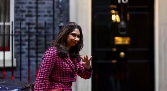 وزیر کشور انگلیس برکنار، وزیر خارجه جایگزین او شد