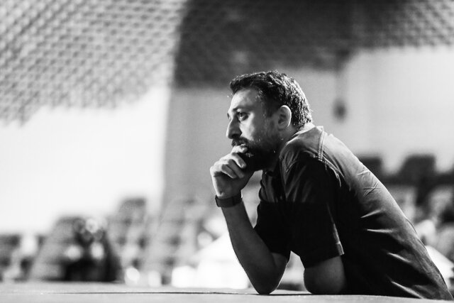 عکس آرشیوی است وضعیت تئاترهایمان مانند زمین فوتبال مایه شرمساری است