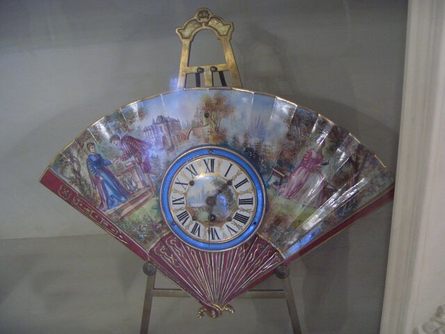 ساعت بادبزنی، فرانسوی، جنس چینی و برنز، قرن ۱۹ میلادی نمایش ۲ ساعت دیدهنشده