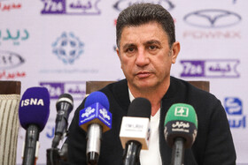نشست خبری امیر قلعهنویی سرمربی تیم ملی ایران پیش از بازی با تیم ملی هنگکنگ
