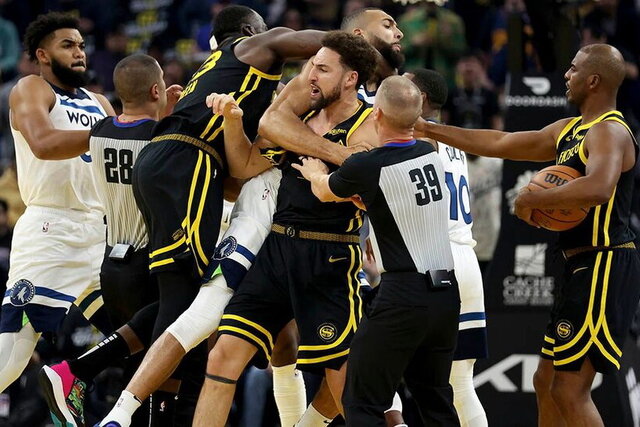 ویدیو/ درگیریهای شدید و خشن بازیهای بامداد امروز در NBA ویدیو/ درگیریهای شدید و خشن بازیهای بامداد امروز در NBA