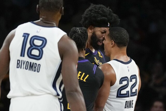 درگیریهای شدید در NBA/ ستاره واریرز «گوبر» را خفه کرد!