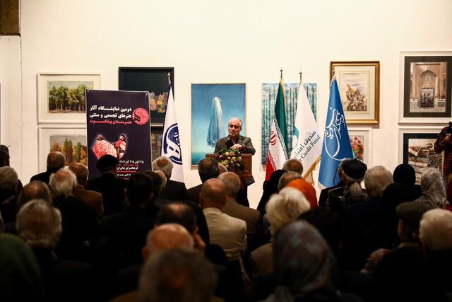 دومین نمایشگاه آثار هنرهای تجسمی و سنتی با ۱۱۰ هنرمند افتتاح شد