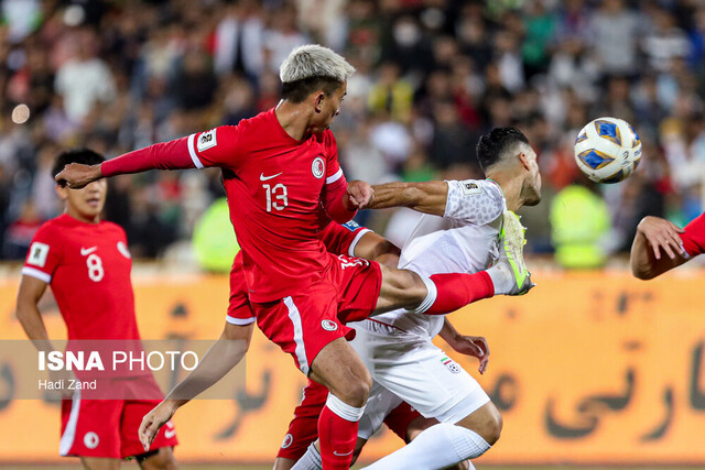 غرش شیران پارس در ساحل خلیج فارس