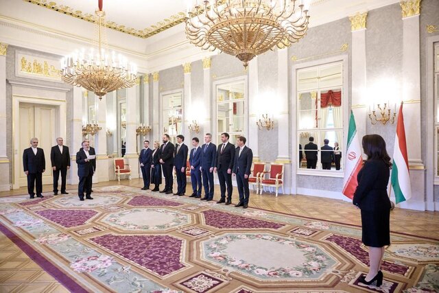 تقدیم استوارنامه سفیر جدید کشورمان به رئیس جمهور مجارستان