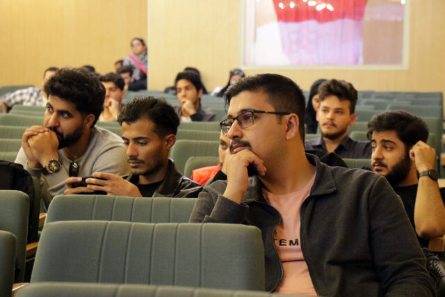 ضرورت بهکارگیری مددکاران در کنار مشاوران