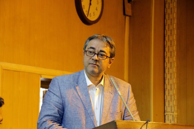 ضرورت بهکارگیری مددکاران در کنار مشاوران