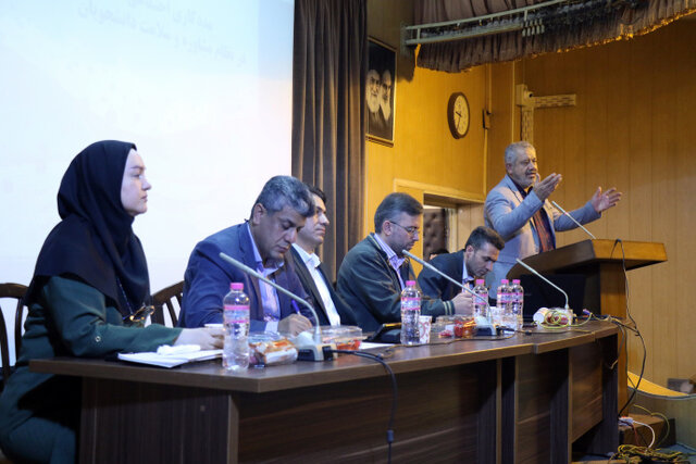 ضرورت بهکارگیری مددکاران در کنار مشاوران