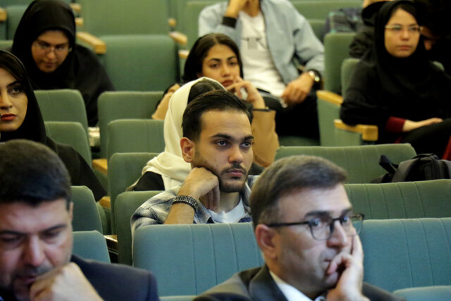 ضرورت بهکارگیری مددکاران در کنار مشاوران