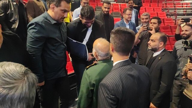 تقدیر از ملی پوشان کشتی با حضور فرمانده سپاه و وزیر ورزش/ برخورد گرم سردار سلامی با یزدانی