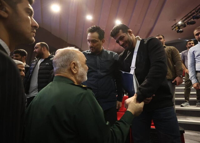 تقدیر از ملی پوشان کشتی با حضور فرمانده سپاه و وزیر ورزش/ برخورد گرم سردار سلامی با یزدانی