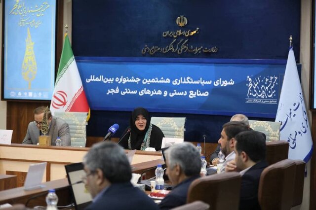 با جشنواره فحر دنبال تقویت صادرات صنایعدستی هستیم