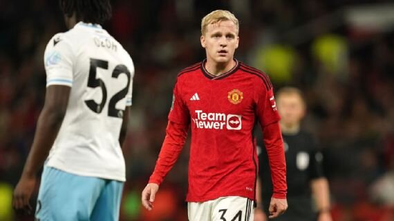 یک میلیارد یورو برای یک جام اتحادیه/ پول پاشی بیثمر شیاطین سرخ