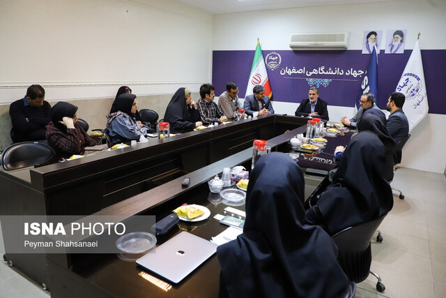 مسائل را به سمت جامعه نخبگانی هدایت کنید/ به تضارب آرا احترام میگذاریم