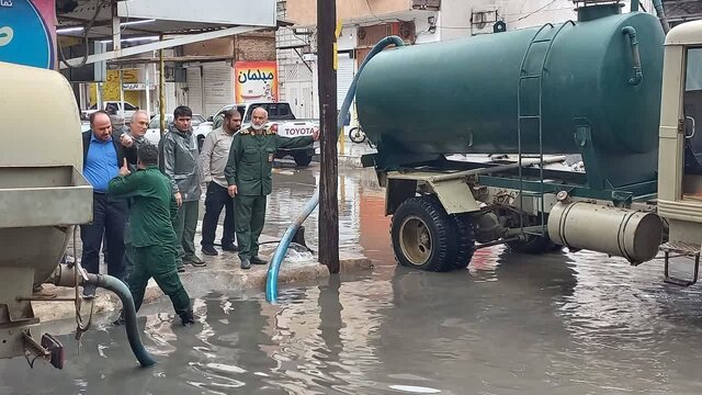 امدادرسانی نیروی زمینی سپاه به مردم گرفتار آب‌گرفتگی در اهواز