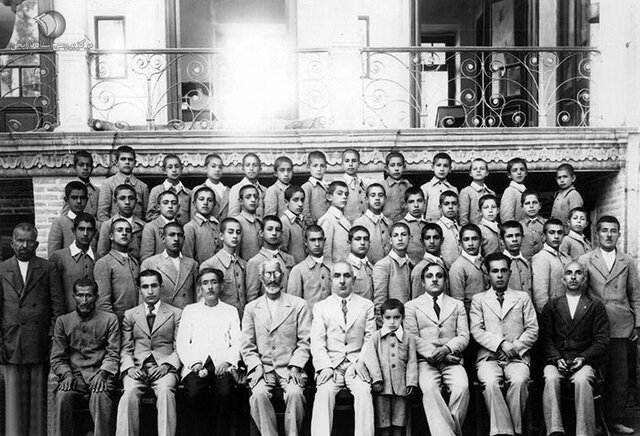 چه کسی نامخانوادگی «نوابصفوی» را انتخاب کرد؟