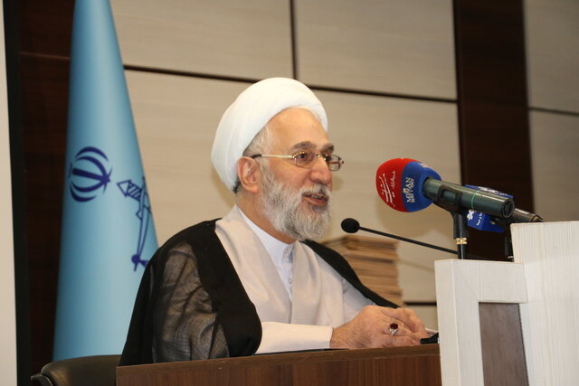 برگزاری دادگاه منافقین/ صدور کیفرخواست متهمان قتل مهرجویی/ بازداشت عوامل فیلم غیر اخلاقی گیلان