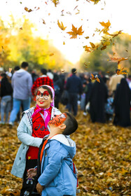 جشنواره برگریزان هگمتانه در همدان