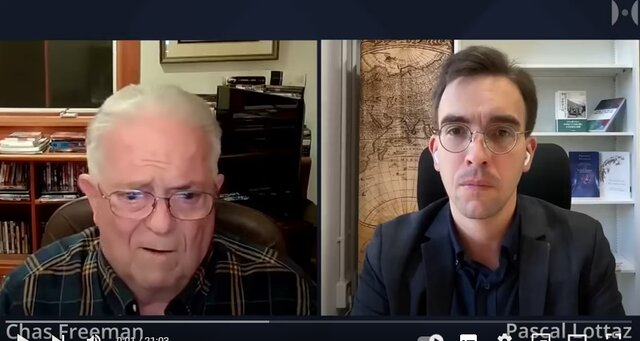 چیس فریمن (چپ) مقام سابق پنتاگون: اسرائیل حتی تظاهر نمیکند که نسلکشی خود را پنهان کند