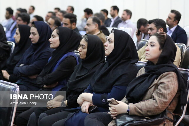 یک سوم صادرات غیر نفتی کشور از مناطق آزاد و ویژه اقتصادی انجام میشود