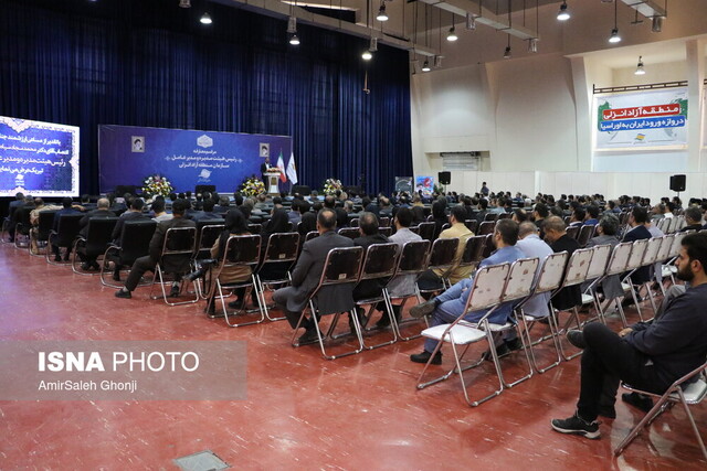 یک سوم صادرات غیر نفتی کشور از مناطق آزاد و ویژه اقتصادی انجام میشود