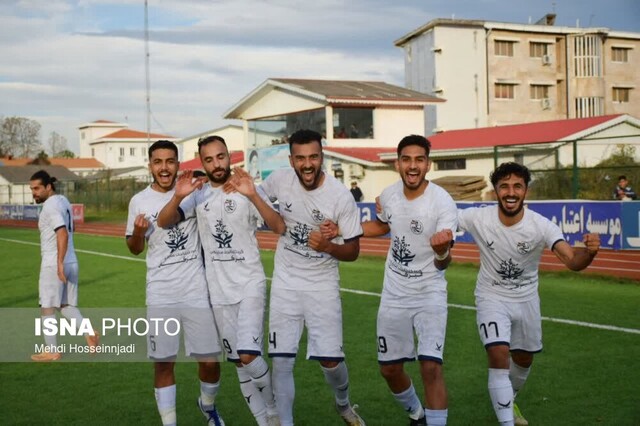 برد خانگی تیم فوتبال شهرداری آستارا مقابل خیبر خرم آباد + تصاویر
