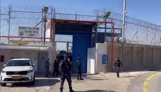 رژیم صهیونیستی گروهی از اسیران فلسطینی را به زندان «عوفر» منتقل کرد