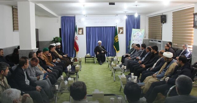 مداحان خراسان شمالی باید الگویی برای جامعه باشند مداحان خراسان شمالی باید الگویی برای جامعه باشند