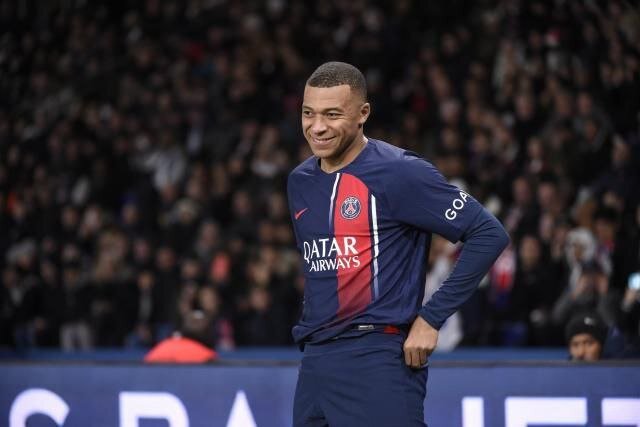 ۱۰ بازیکن برتر سی ال از هر پست اینستاگرام چقدر به جیب میزنند!