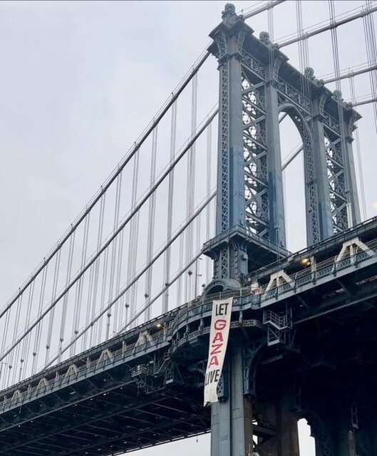 تظاهرات حامیان فلسطین بر روی پل منهتن نیویورک