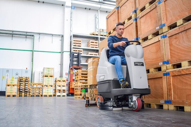 تجهیزات نظافتی پیشرفته (اسکرابرهای خودرویی) شرکت بانی پاک ماشین در بیمارستانهای تهران