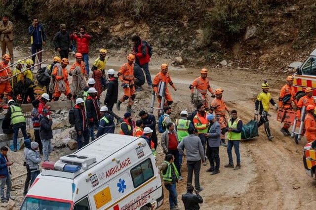 عکس: رویترز ریزش تونل در هند؛ شمارش معکوس برای نجات کارگرانی که ۱۷ روز زیر آوار بودند