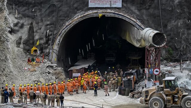 ریزش تونل در هند؛ شمارش معکوس برای نجات کارگرانی که ۱۷ روز زیر آوار بودند